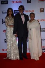 Shweta Nanda, Amitabh Bachchan, Jaya Bachchan at Filmfare Awards 2016 on 15th Jan 2016